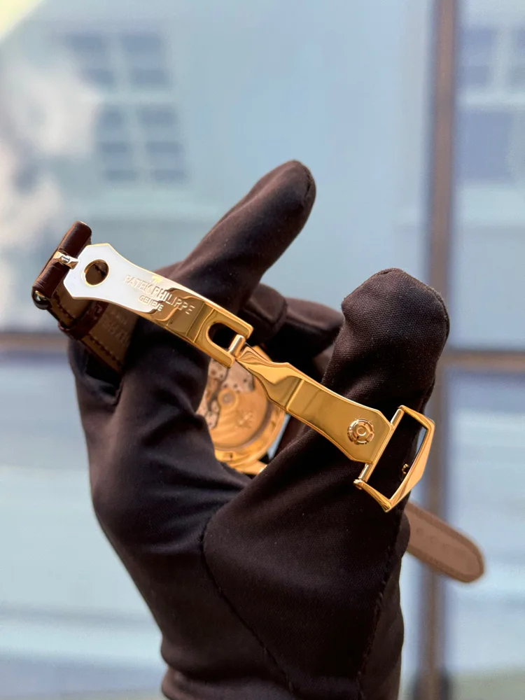 Patek Philippe Annual Calendar Extract from the archives